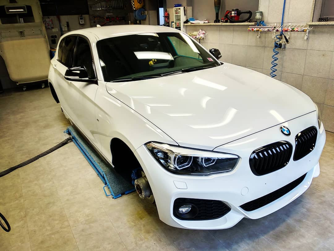 BMW serije 1 v procesu detailinga