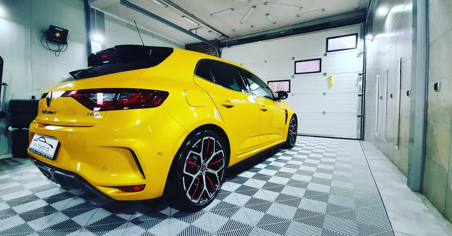 Renault Megane RS rumeni po detailingu