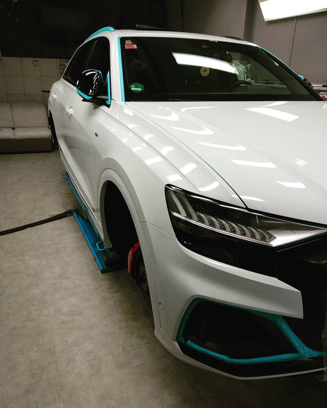 Audi Q8 v pripravi na keramično zaščito