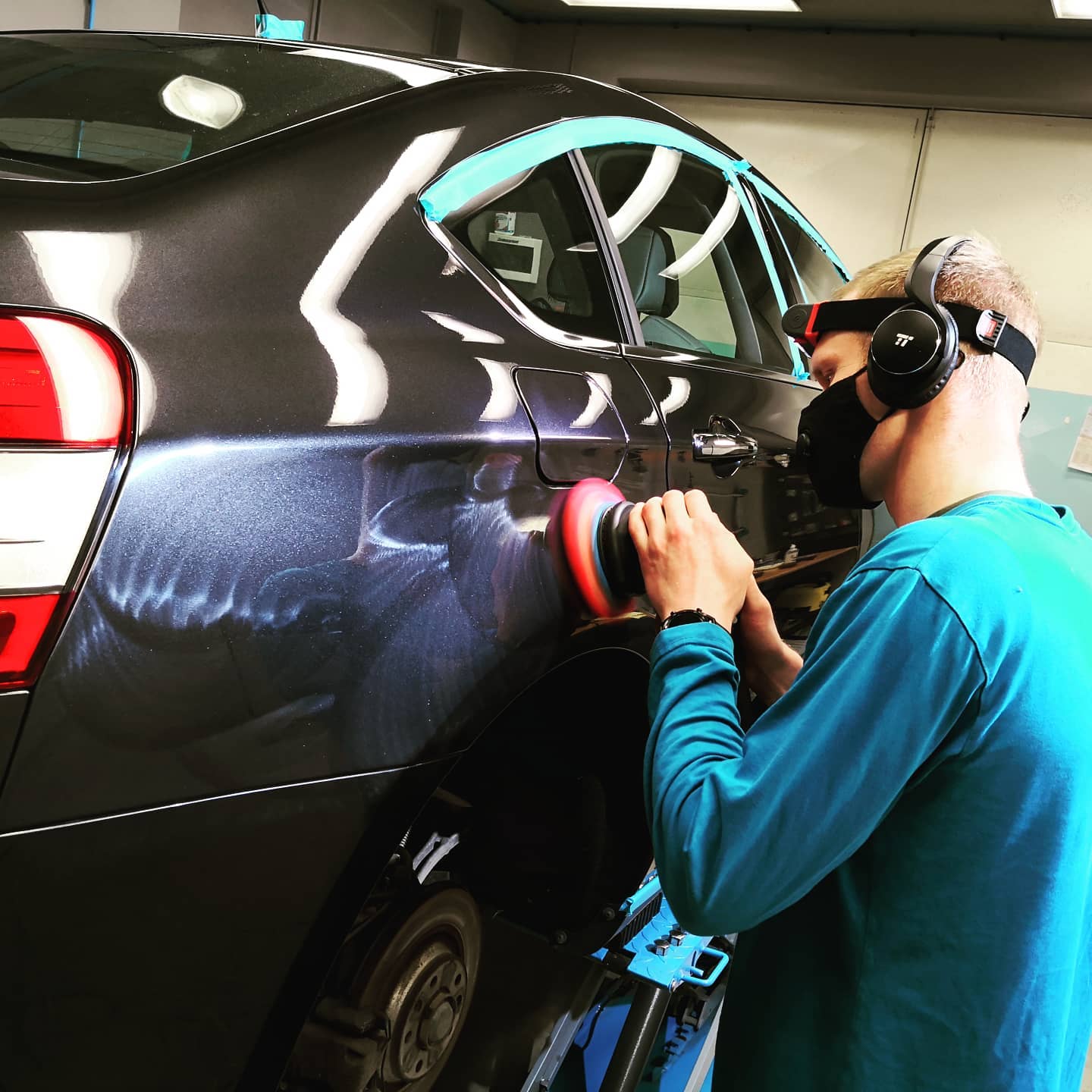 Strojno poliranje BMW karoserije