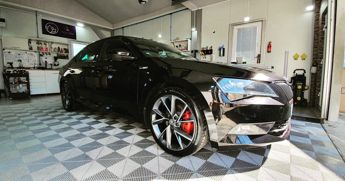 Škoda Superb Sportline po detailingu