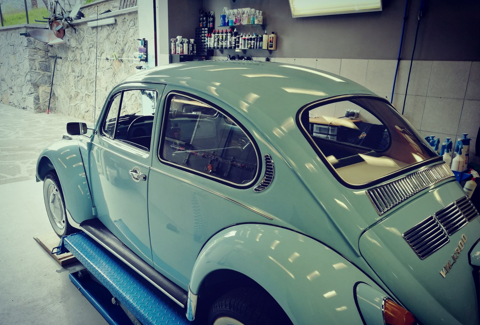 Klasični VW Beetle po obnovi laka